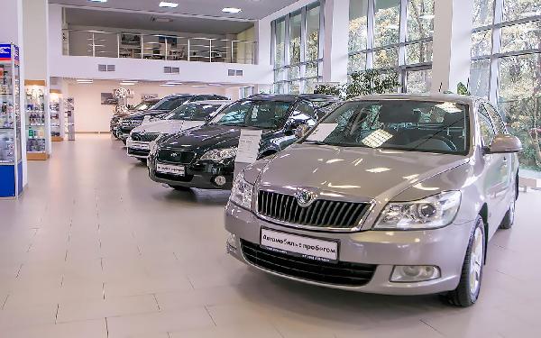 Продажи подержанных автомобилей в России рухнули на 34%